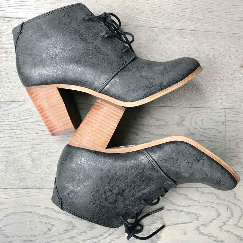 Toms Lunata Lace up Booties Distressed Black Sz8.5